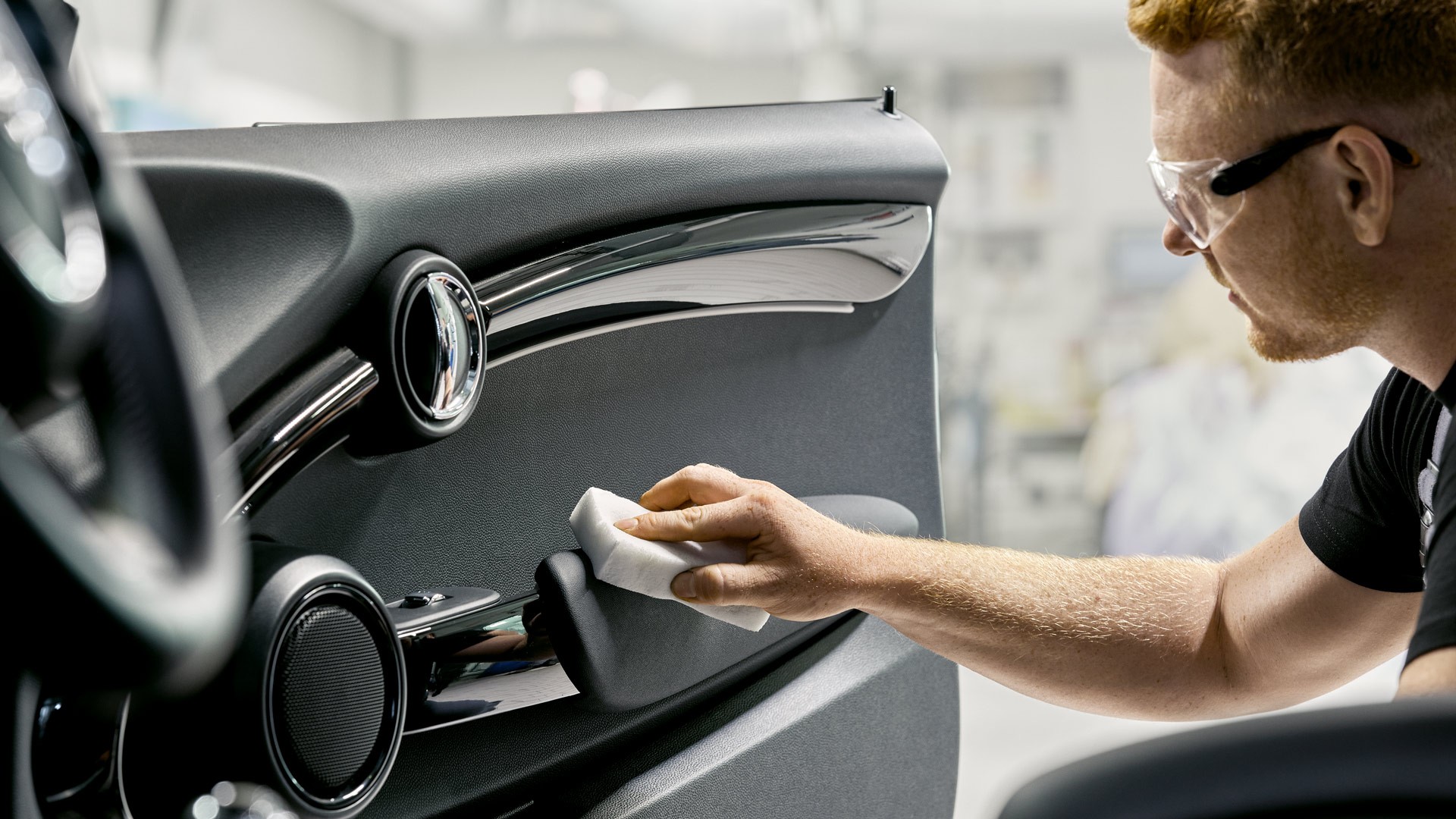 MINI Original Repair Services - Popravak unutrašnjosti karoserije i lakirnice MINI vozila